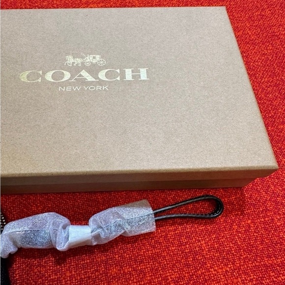 ❤️❤️❤️NWT Coach wallet/wristlet/pouch in signature leather/silvertone❤️ - Picture 2 of 6